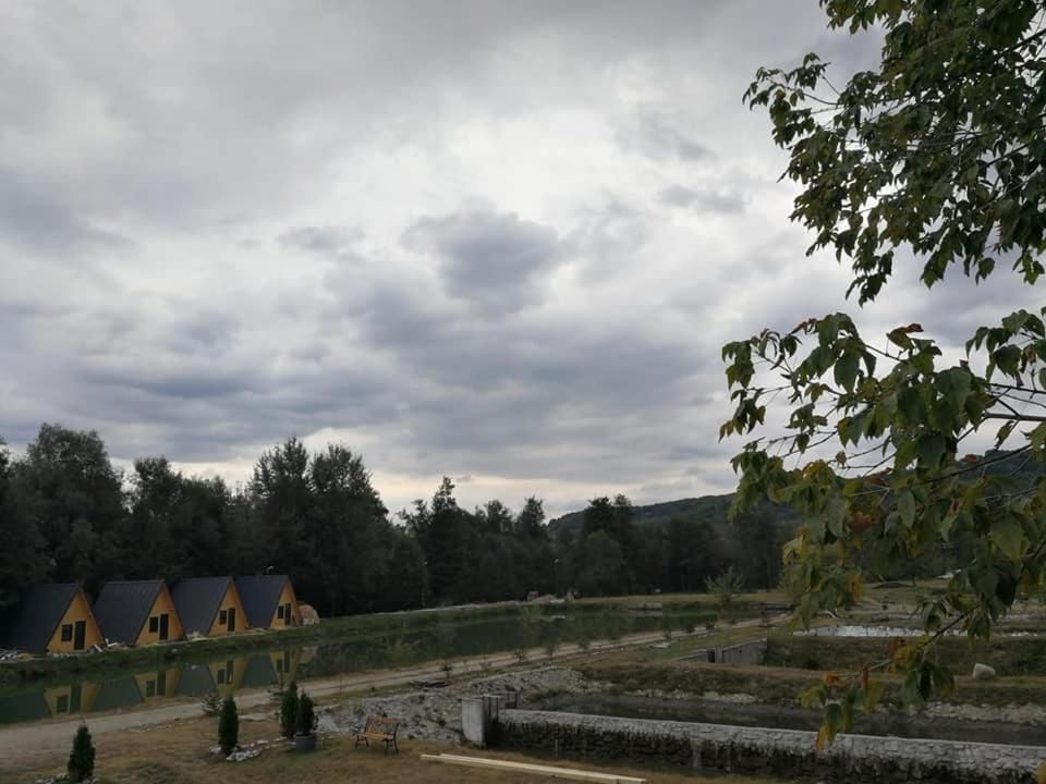 Кемпинги Pastravaria Zavoi Valea Danului-37